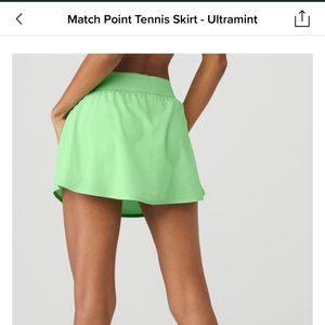 Almost new Alo yoga skirt. Only worn once.